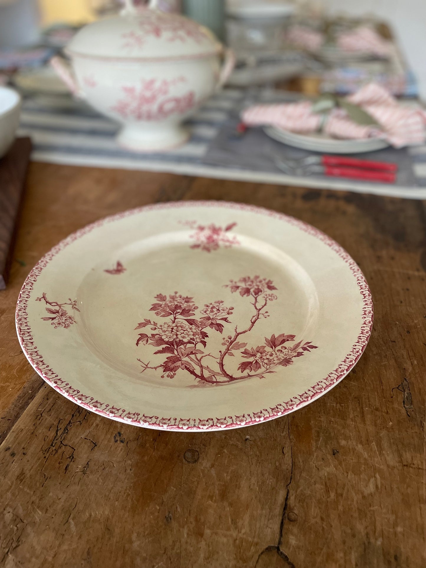 Terre de Fer - Aubepine Round Serving Platter